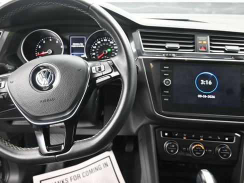 Used 2021 Volkswagen Tiguan SE image 20