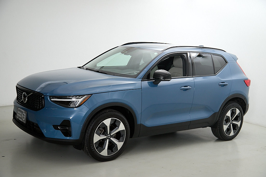 Certified 2023 Volvo XC40 B5 Plus w/ Protection Package Premier AWD/4WD image 7