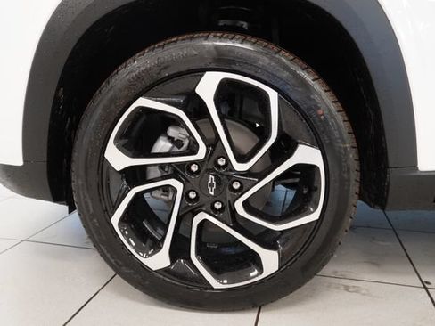 New 2026 Chevrolet Trax RS w/ Sunroof Package FWD image 15