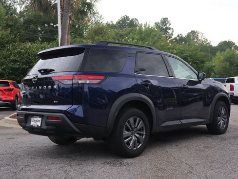 Used 2024 Nissan Pathfinder SV FWD image 4