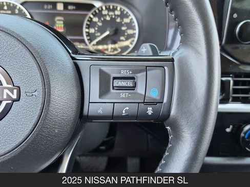 Used 2025 Nissan Pathfinder SL FWD image 18