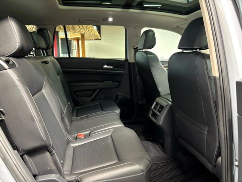 Used 2021 Volkswagen Atlas SE w/ Panoramic Sunroof Package image 18