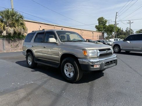 Used 2001 Toyota 4Runner SR5 AWD/4WD image 4