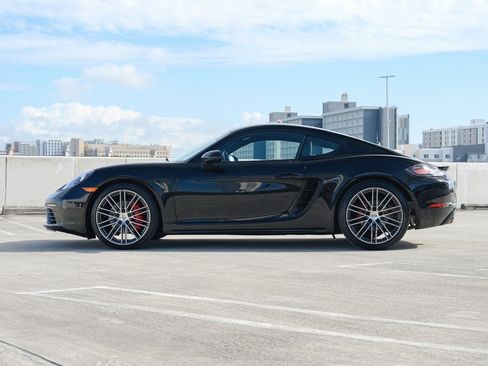 Used 2018 Porsche 718 Cayman S image 3