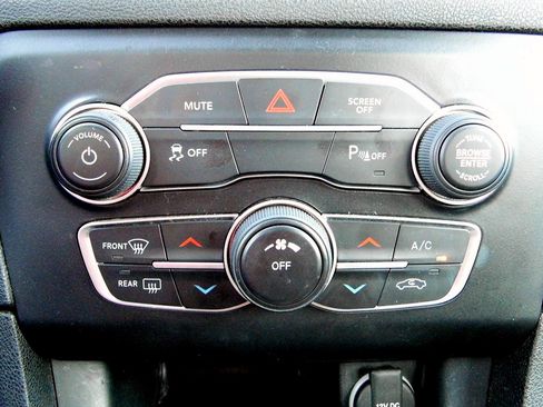 Used 2022 Dodge Charger SXT image 15