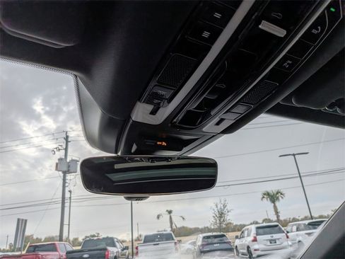 Used 2022 Porsche Cayenne Platinum Edition image 22