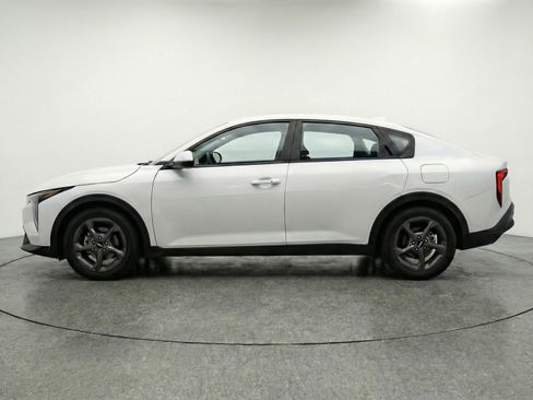 Used 2025 Kia K4 LXS image 5