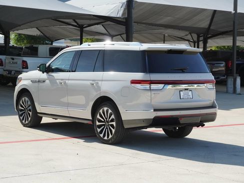 Used 2023 Lincoln Navigator Reserve AWD/4WD image 3