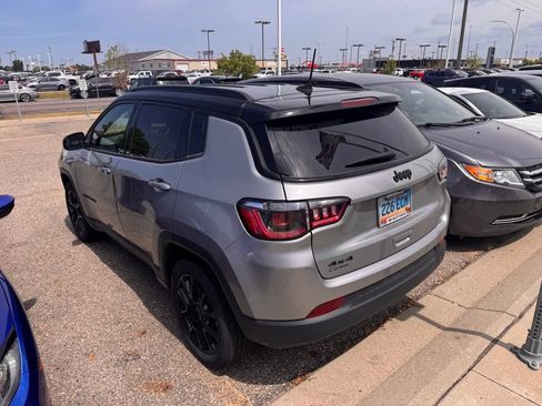 Used 2023 Jeep Compass Latitude AWD/4WD image 6