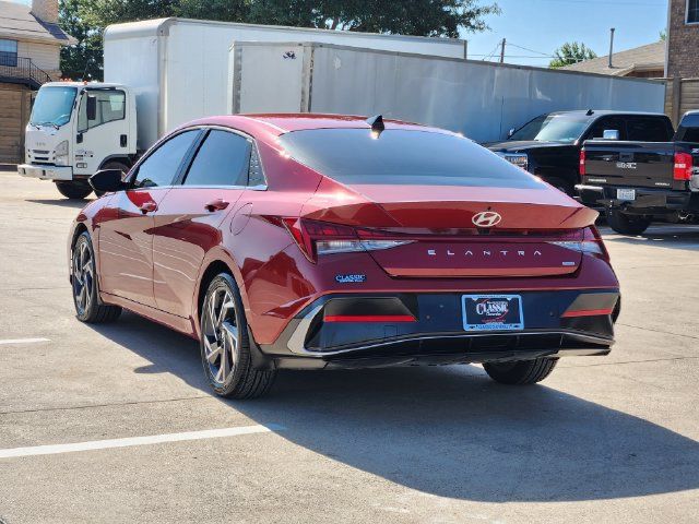 Used 2024 Hyundai Elantra Limited FWD image 3