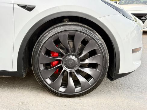 Used 2023 Tesla Model Y Performance AWD/4WD image 13