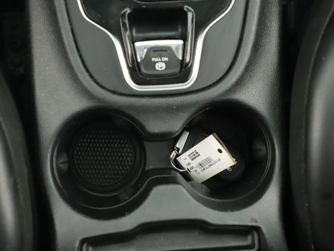 Certified 2019 Jeep Cherokee Latitude Plus image 5