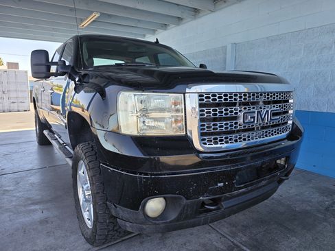 Used 2011 GMC Sierra 2500 Denali w/ Suspension Package, Off-Road AWD/4WD image 1