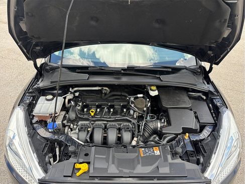 Used 2018 Ford Focus SE w/ SE Appearance Package FWD image 34