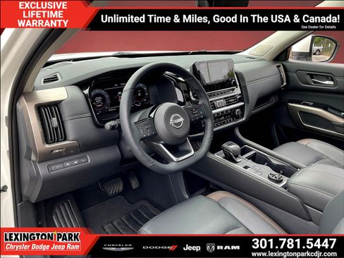 Used 2024 Nissan Pathfinder Platinum AWD/4WD image 16