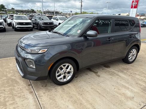 Used 2022 Kia Soul LX w/ Technology Package FWD image 1