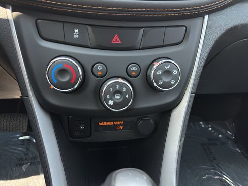 Used 2022 Chevrolet Trax LT w/ Driver Confidence Package AWD/4WD image 25