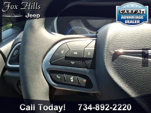Used 2026 Chrysler Pacifica Select FWD image 18