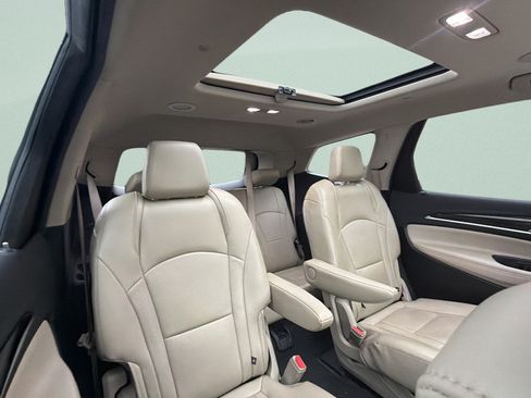 Used 2018 Buick Enclave Essence AWD/4WD image 30