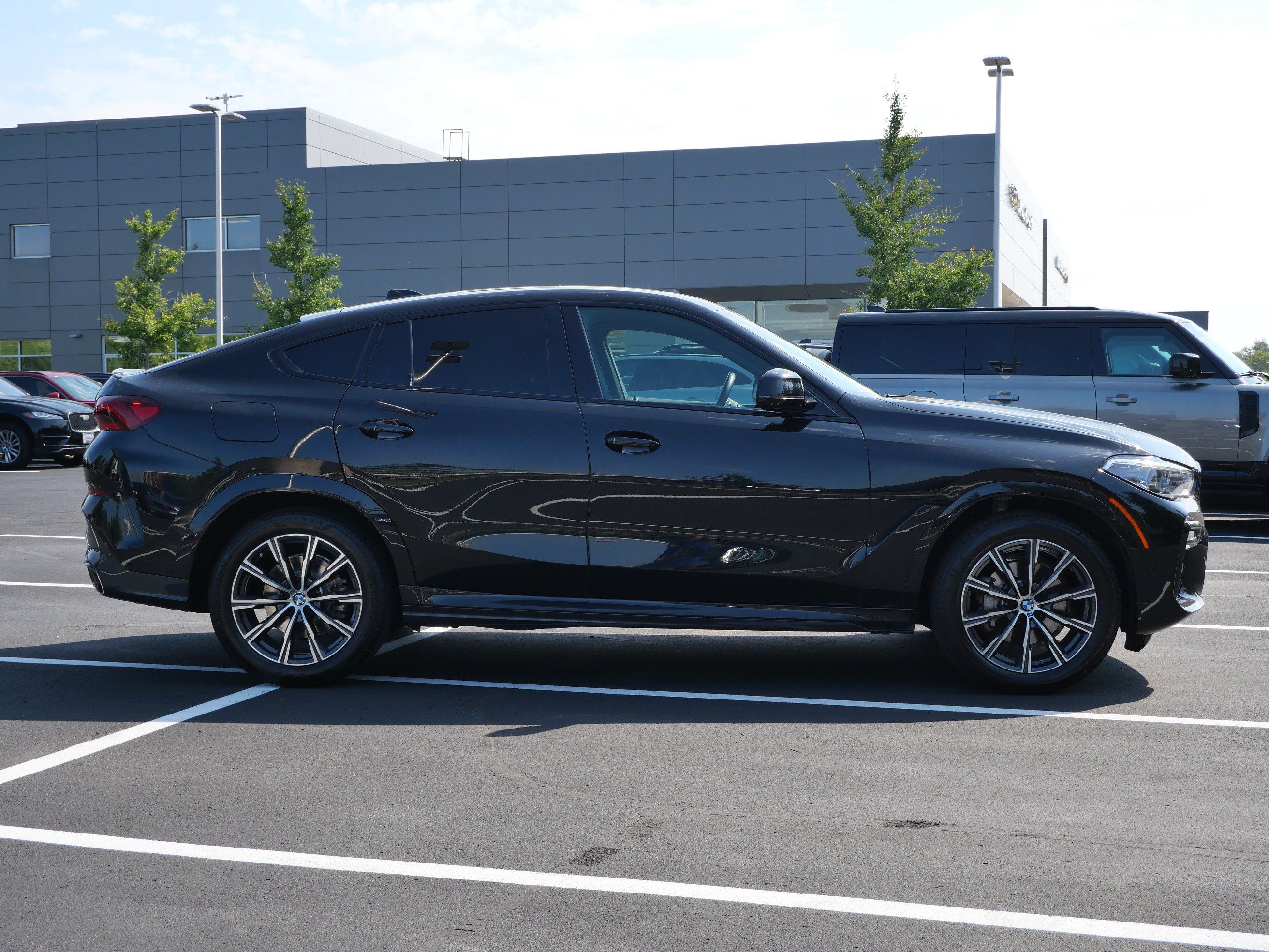 Used 2021 BMW X6 xDrive40i w/ Executive Package AWD/4WD image 6