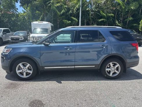 Used 2018 Ford Explorer XLT w/ Equipment Group 202A FWD image 4