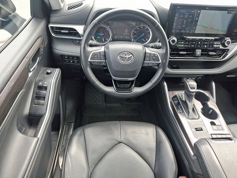 Used 2022 Toyota Highlander Platinum image 12
