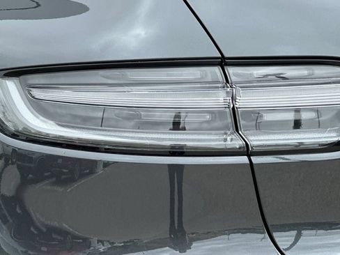 Certified 2023 Porsche Macan S AWD/4WD image 37