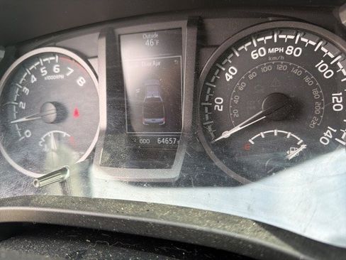 Used 2018 Toyota Tacoma TRD Sport image 6