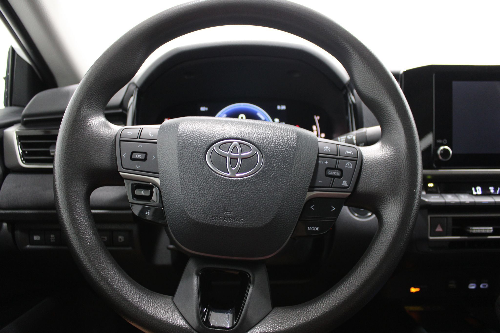 Used 2025 Toyota Camry LE FWD image 29