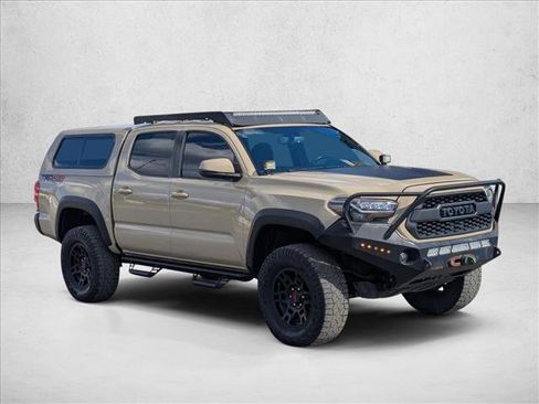 Used 2016 Toyota Tacoma TRD Off-Road image 3