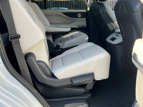 New 2025 Lincoln Navigator Reserve image 12