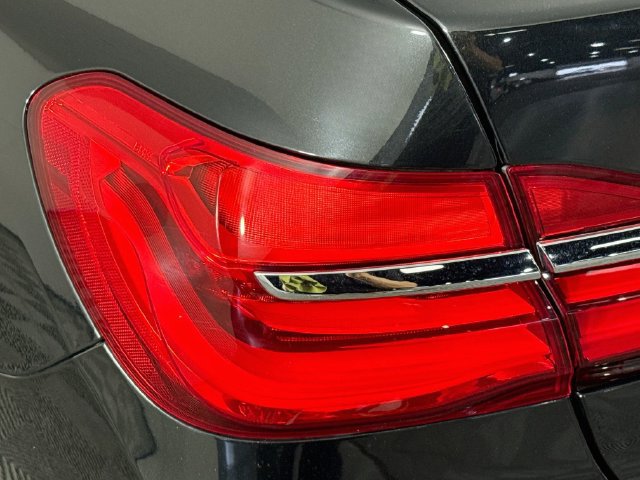 Used 2018 BMW 750i RWD image 33