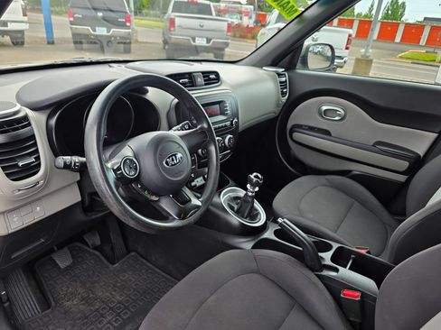 Used 2015 Kia Soul FWD image 9