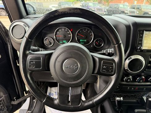 Used 2016 Jeep Wrangler Unlimited Sahara AWD/4WD image 14