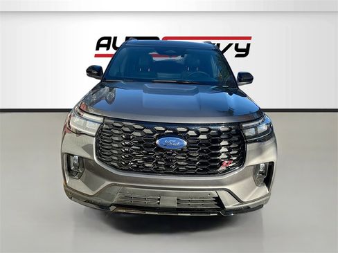 Used 2025 Ford Explorer ST image 2
