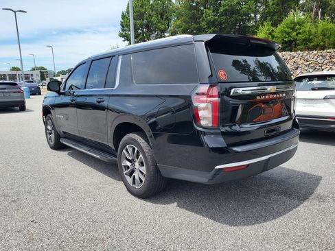 Used 2022 Chevrolet Suburban LT w/ LT Signature Package AWD/4WD image 6
