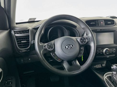 Used 2018 Kia Soul + FWD image 18