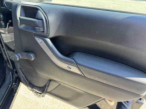 Used 2013 Jeep Wrangler Unlimited Sport image 4