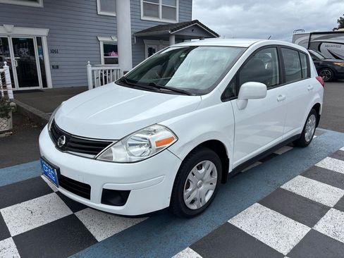Used 2011 Nissan Versa 1.8 S w/ Plus Pkg FWD image 2