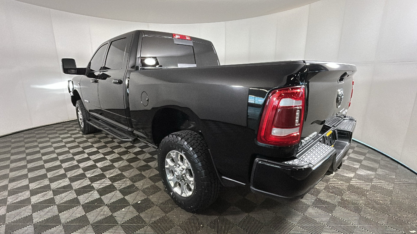Used 2024 RAM 2500 Laramie AWD/4WD image 5