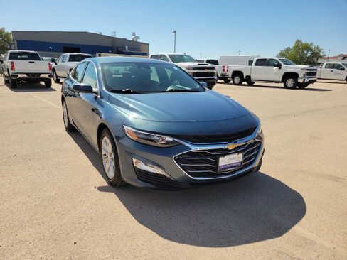 Used 2024 Chevrolet Malibu LT FWD image 2