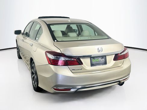 Used 2017 Honda Accord EX image 5