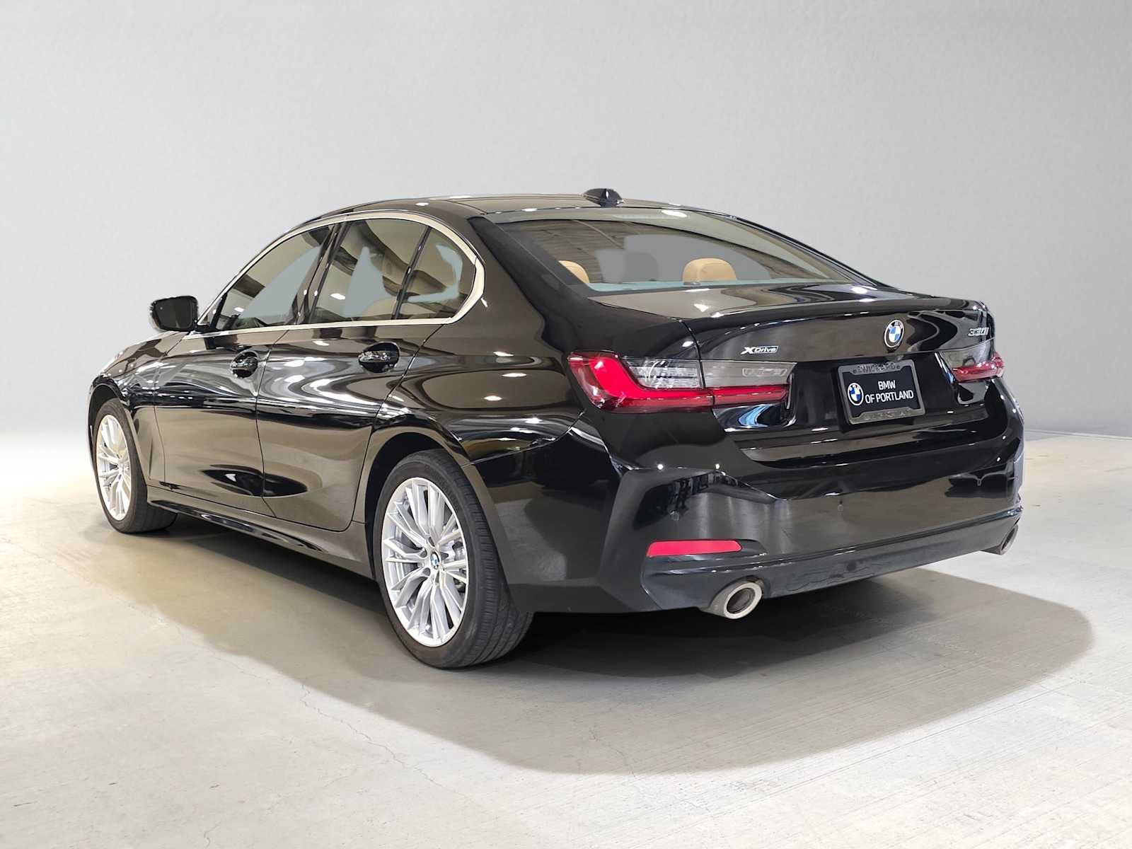 Used 2024 BMW 330i xDrive Sedan w/ Premium Package AWD/4WD image 5