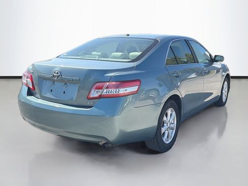 Used 2010 Toyota Camry LE image 3