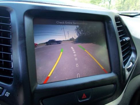 Used 2016 Jeep Cherokee Trailhawk image 32