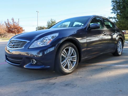 Used 2013 INFINITI G37 Journey w/ Premium Pkg image 3