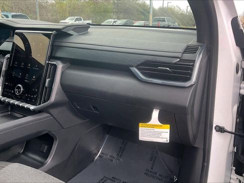 Used 2025 GMC Acadia Elevation image 17