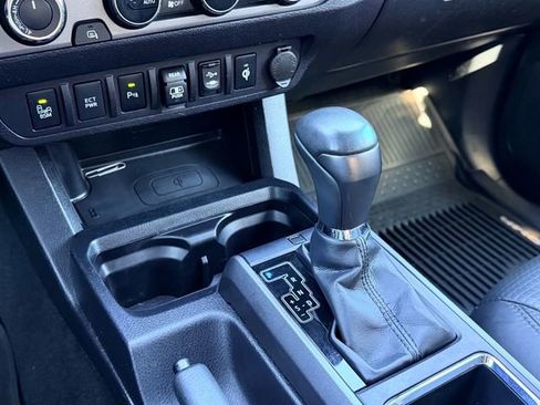 Used 2018 Toyota Tacoma TRD Sport image 16