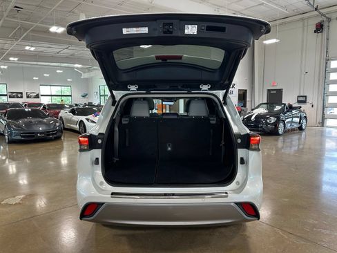 Used 2024 Toyota Highlander Platinum AWD/4WD image 45
