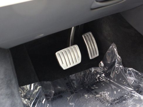 Used 2022 Tesla Model S Plaid image 32